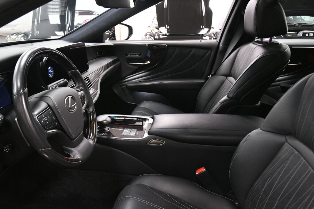 Used 2023 Lexus LS 500 AWD w/ Interior Upgrade Package image 21
