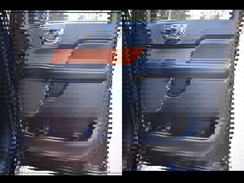 Used 2018 Lincoln Navigator L Select image 38