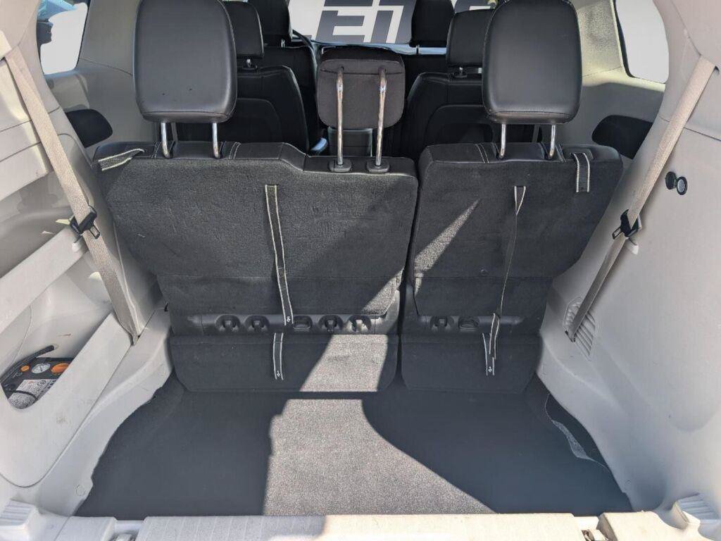 Used 2023 Chrysler Pacifica Touring-L FWD image 39