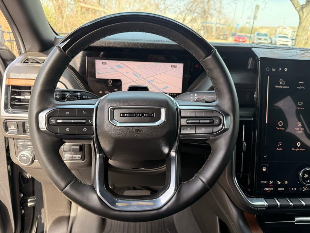 Used 2025 GMC Yukon Denali w/ Denali Reserve Package image 11
