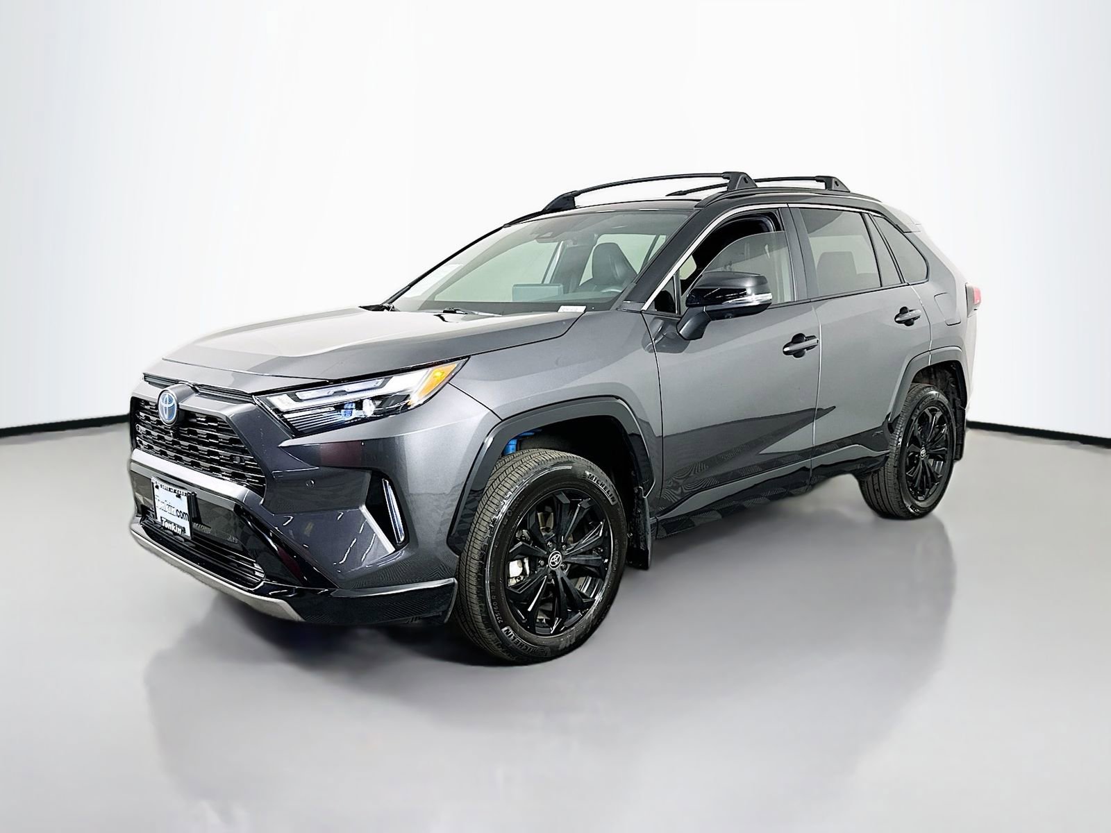 Used 2023 Toyota RAV4 XSE AWD/4WD image 3