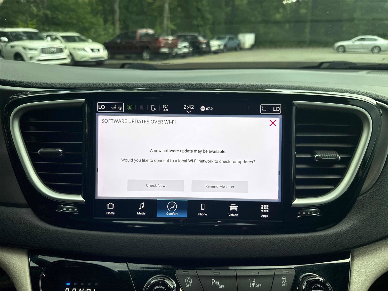 Used 2023 Chrysler Pacifica Touring-L FWD image 20