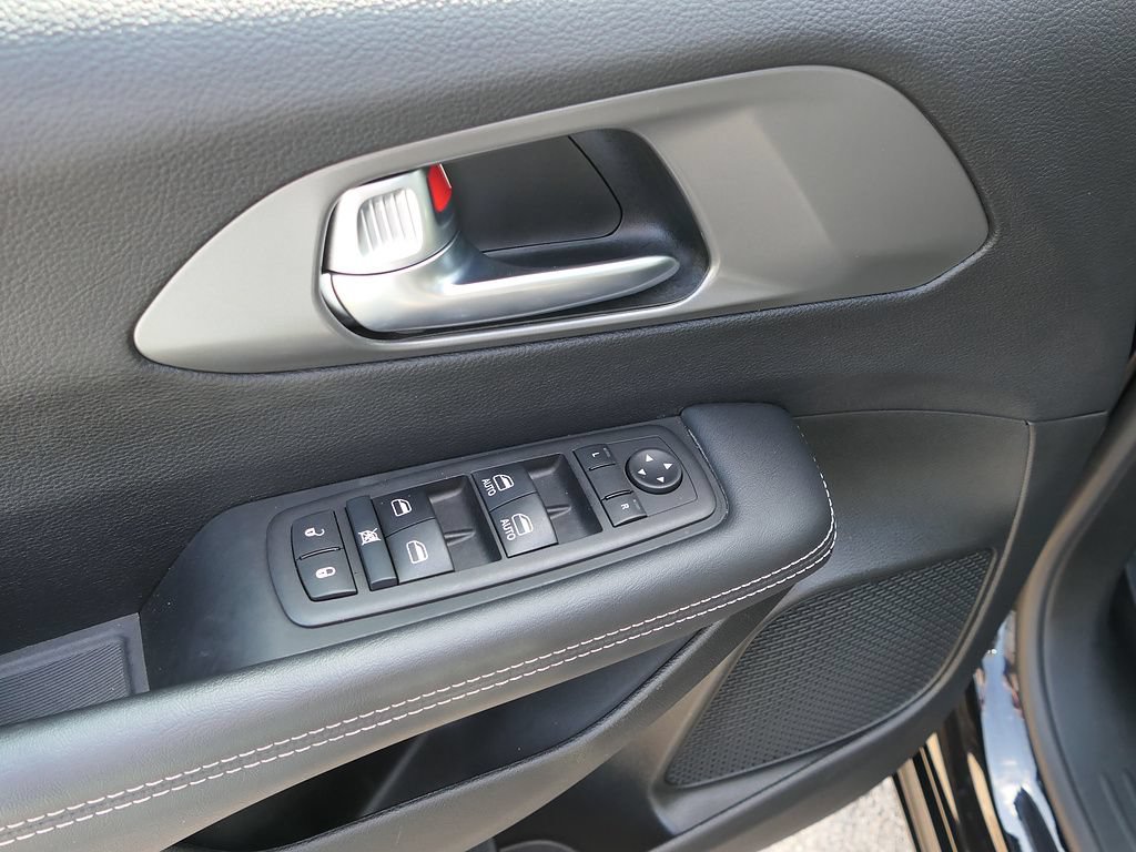 Used 2025 Chrysler Voyager LX FWD image 13