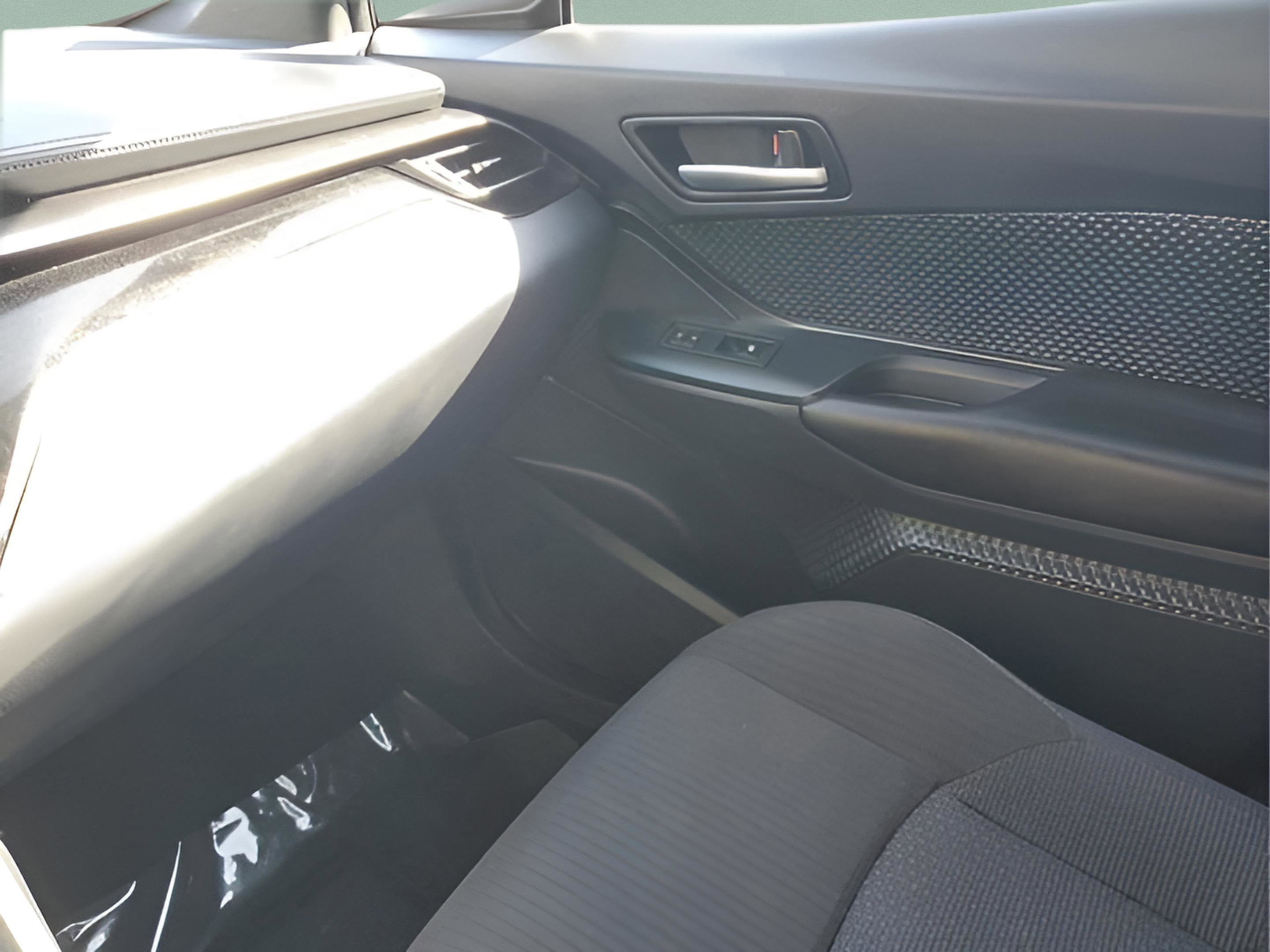Used 2019 Toyota C-HR LE image 19