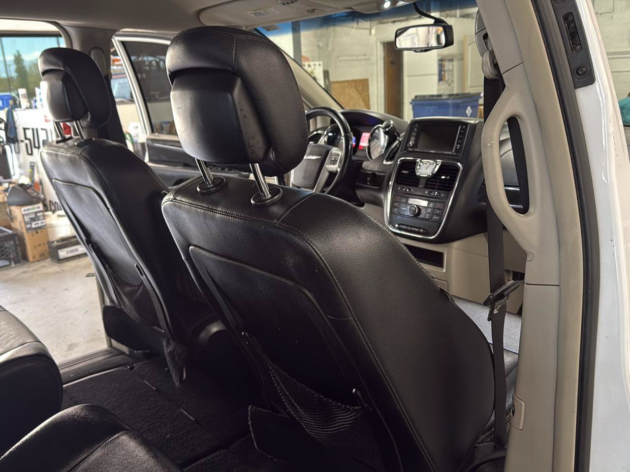 Used 2015 Chrysler Town & Country Touring FWD image 48