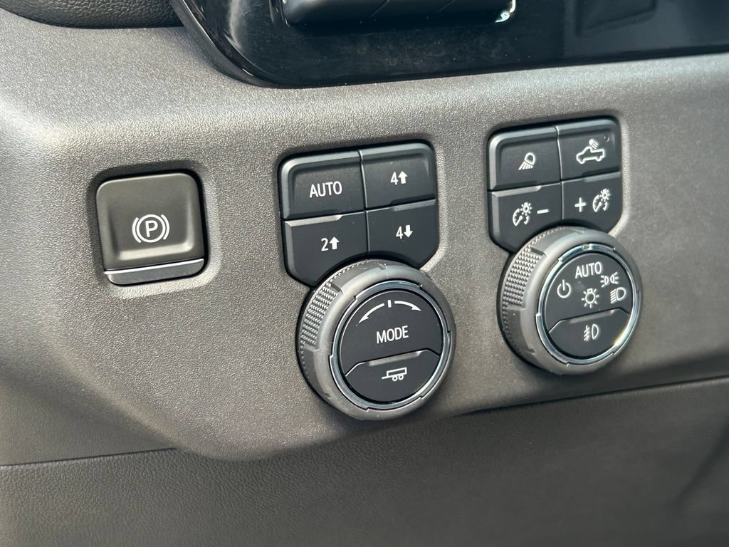 Used 2023 Chevrolet Silverado 1500 ZR2 AWD/4WD image 26