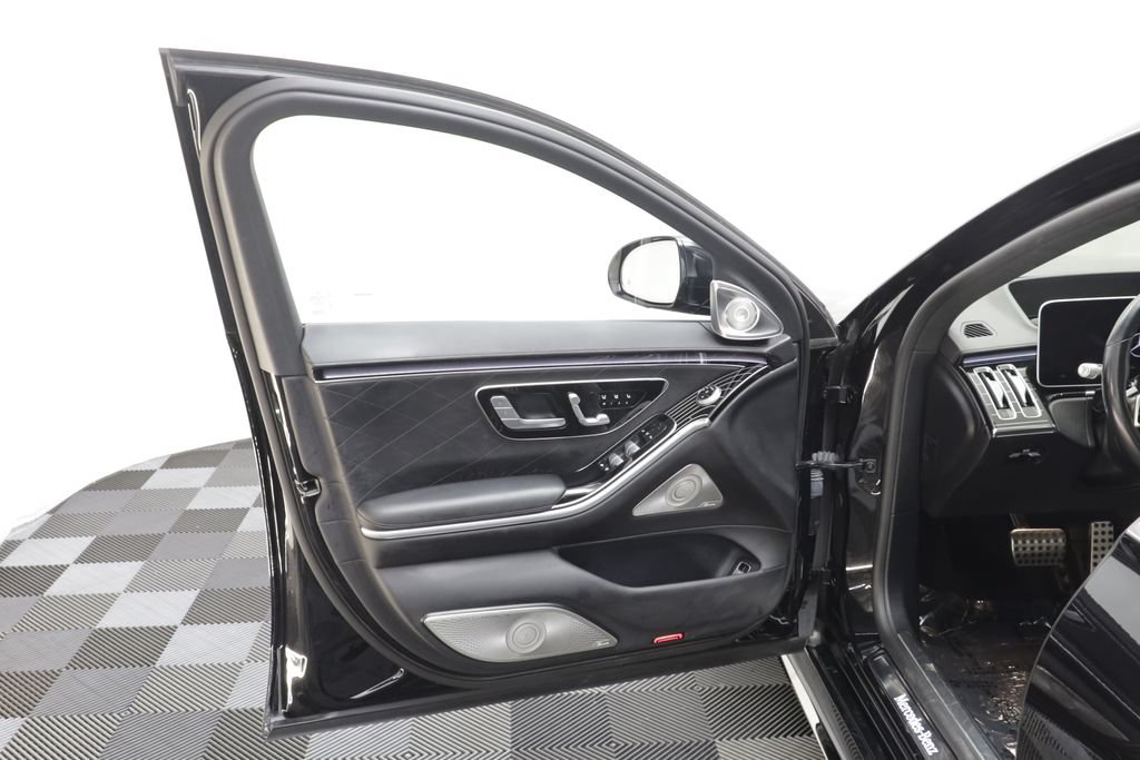 Used 2023 Mercedes-Benz S 580e 4MATIC Sedan image 5