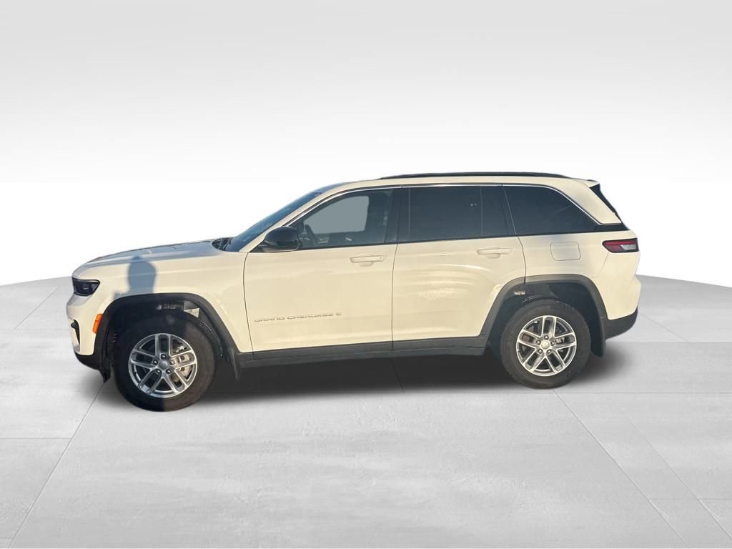 Used 2025 Jeep Grand Cherokee Laredo X image 2