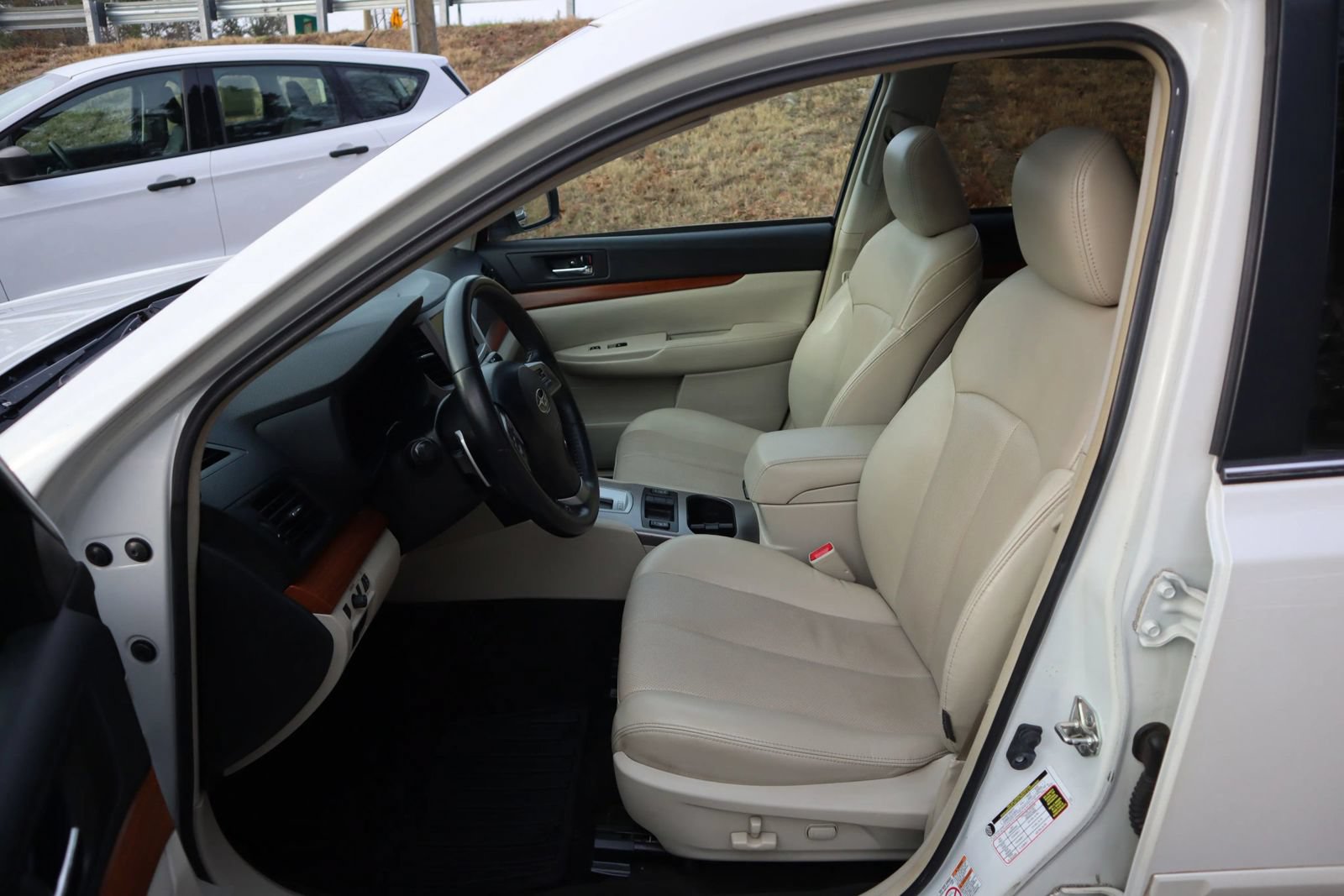 Used 2014 Subaru Outback 2.5i Limited AWD/4WD image 9