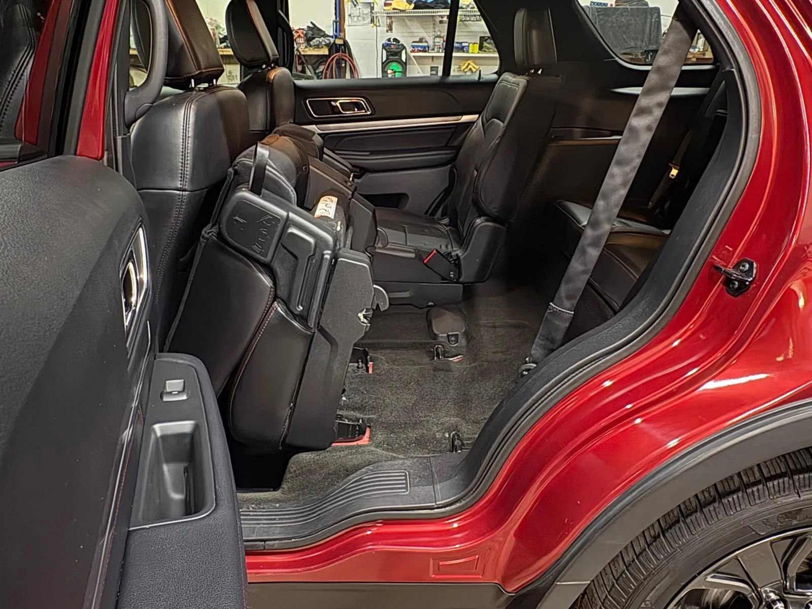 Used 2018 Ford Explorer Sport w/ Equipment Group 401A image 28