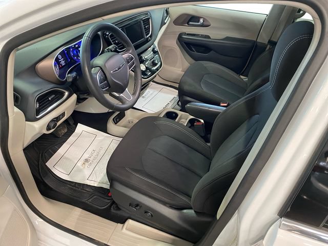 Used 2023 Chrysler Voyager LX FWD image 10