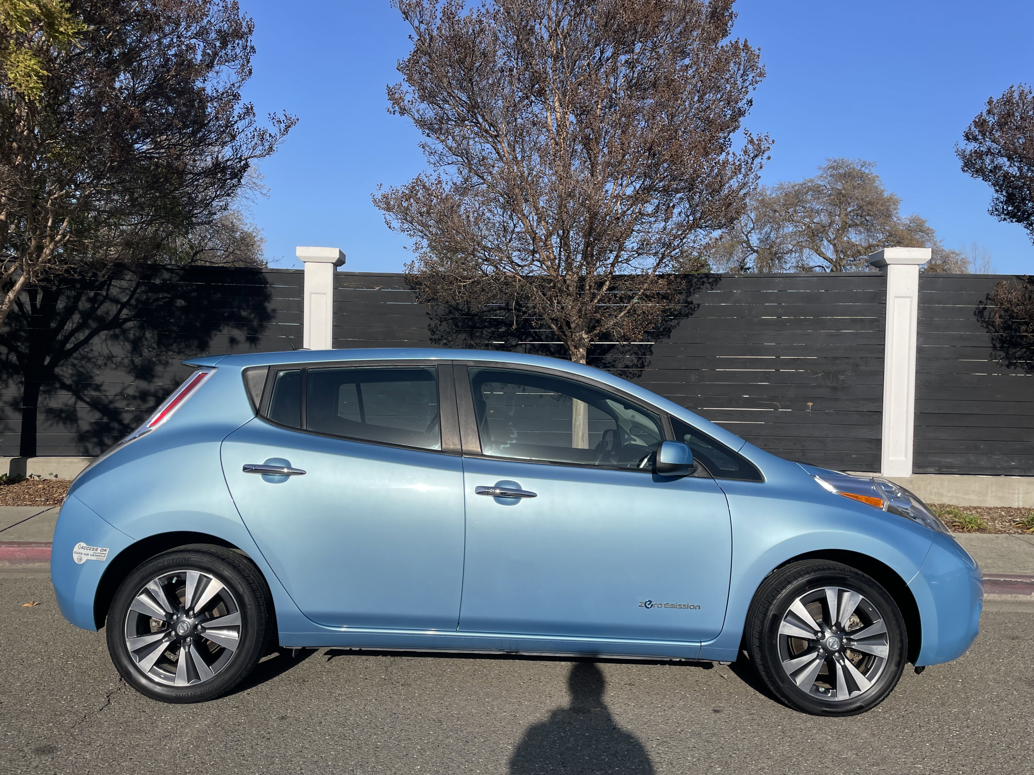 Used 2015 Nissan Leaf SL image 9