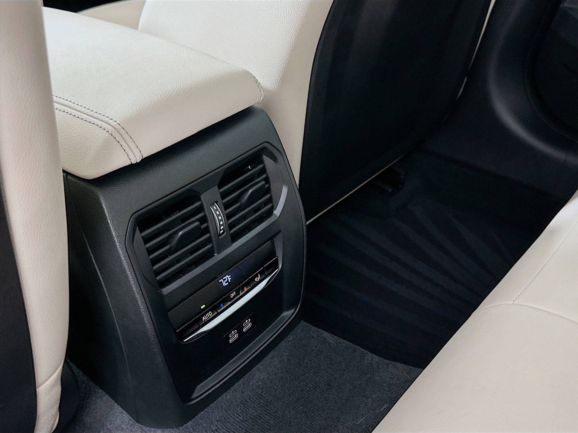 Used 2025 BMW M340i xDrive w/ Premium Package image 28