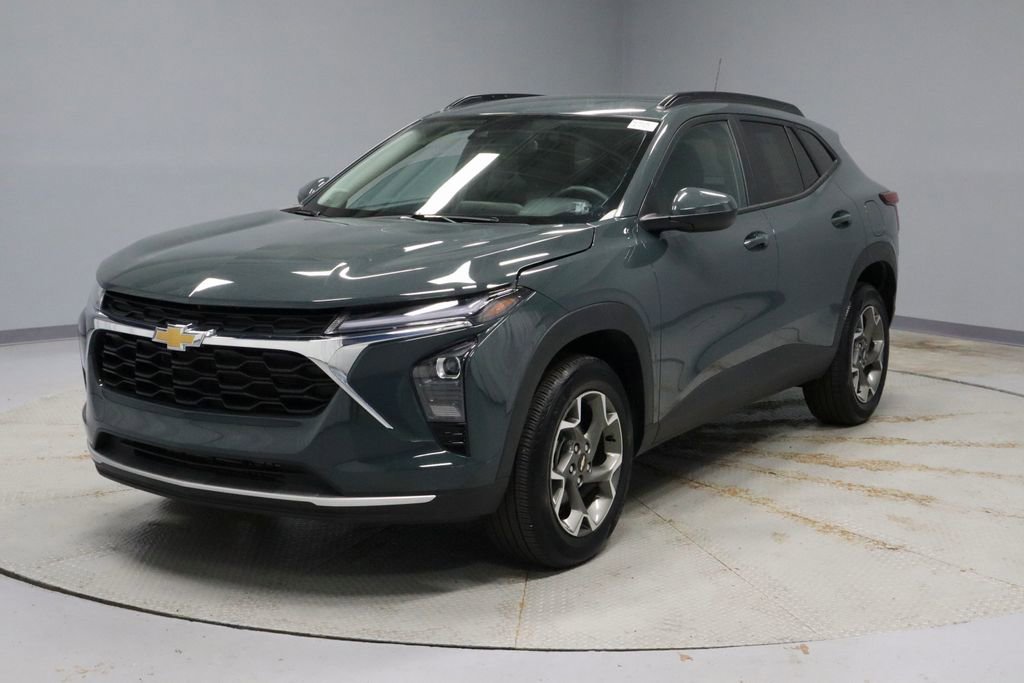 Used 2025 Chevrolet Trax LT w/ LT Convenience Package FWD image 6