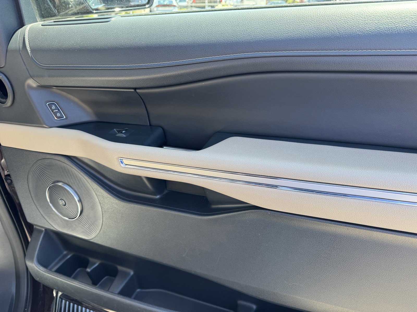 Used 2024 Ford Expedition Max Limited RWD image 9