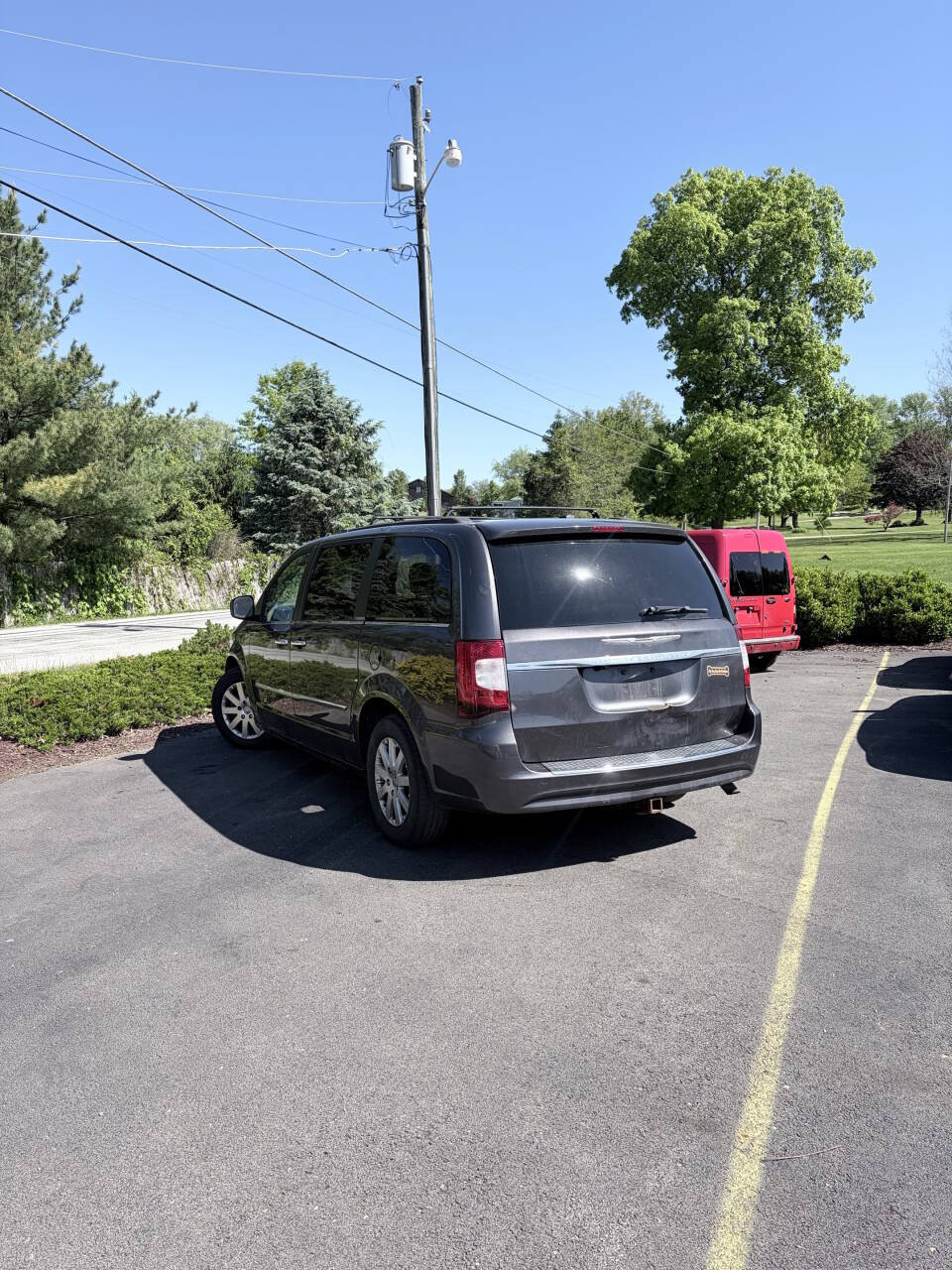 Used 2016 Chrysler Town & Country Touring w/ Driver Convenience Group FWD image 4