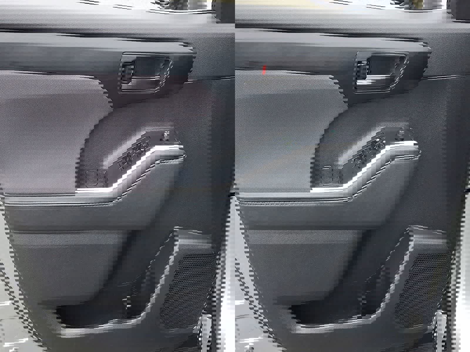 Used 2023 Toyota Highlander LE image 16