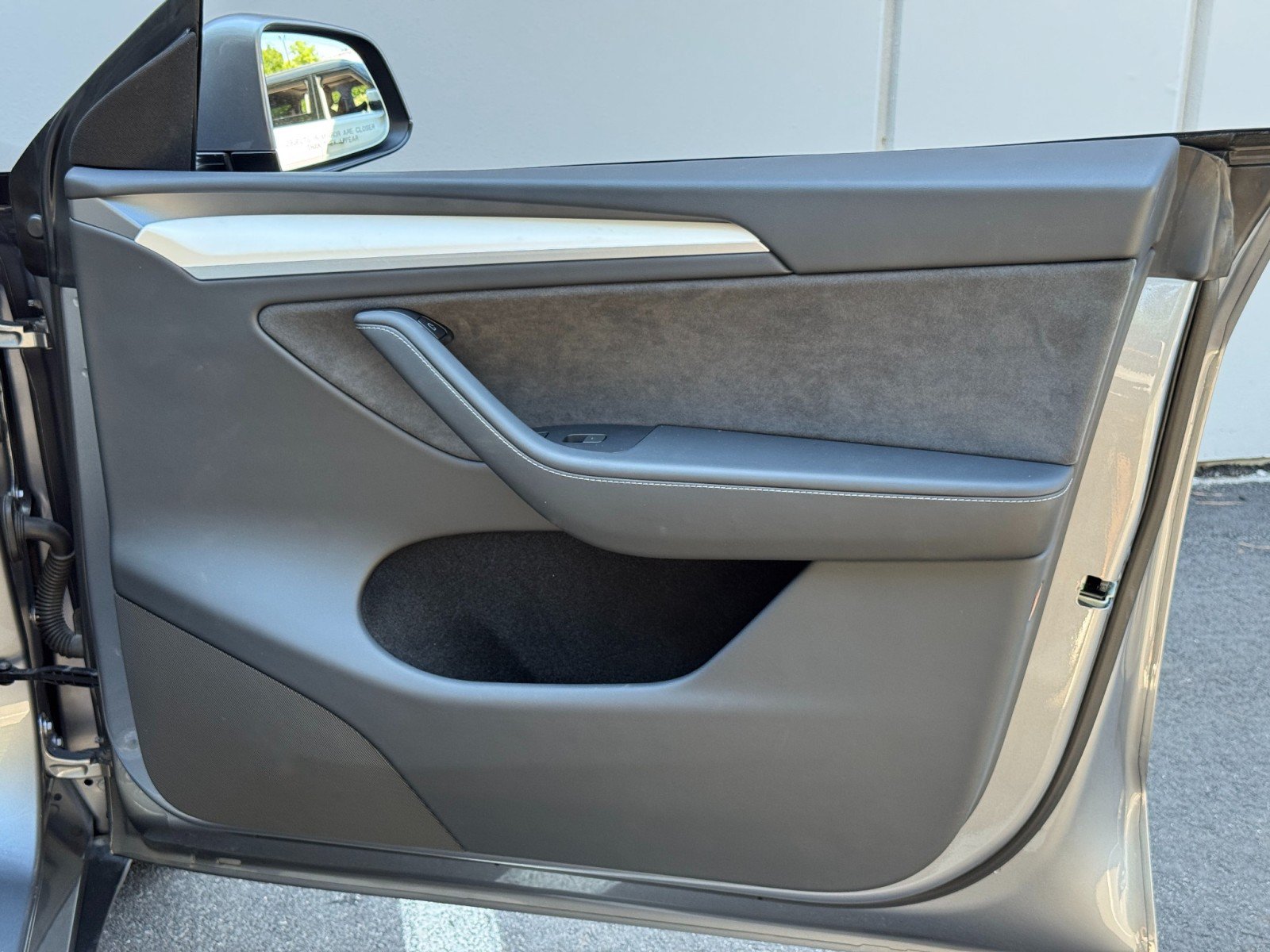 Used 2024 Tesla Model Y Long Range RWD image 44
