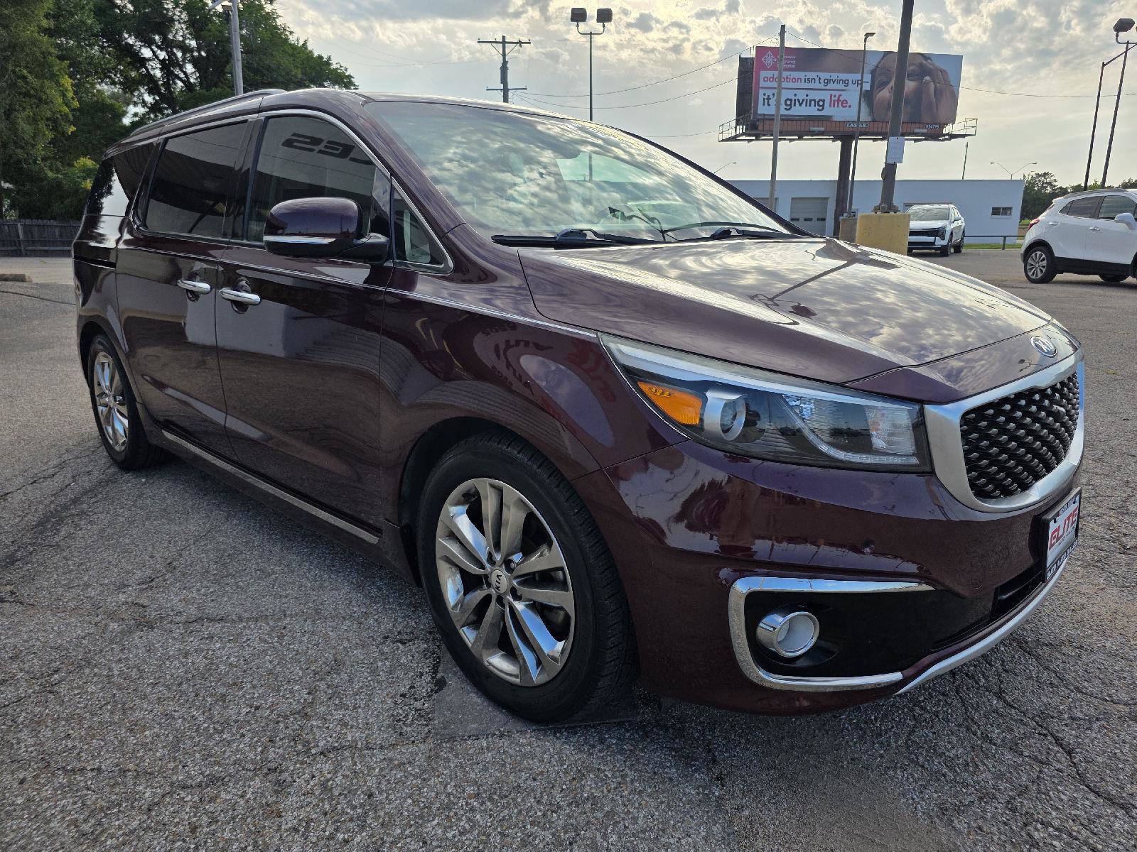 Used 2016 Kia Sedona SX Limited w/ Option Group 030 FWD image 3