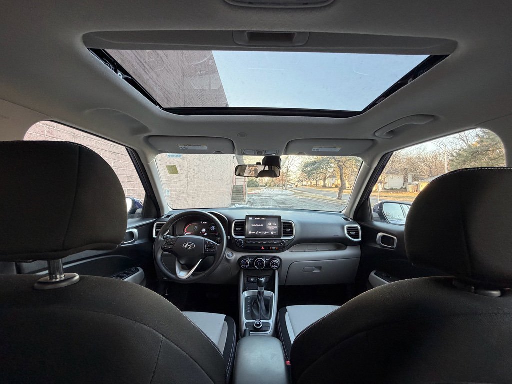 Certified 2025 Hyundai Venue SEL image 29