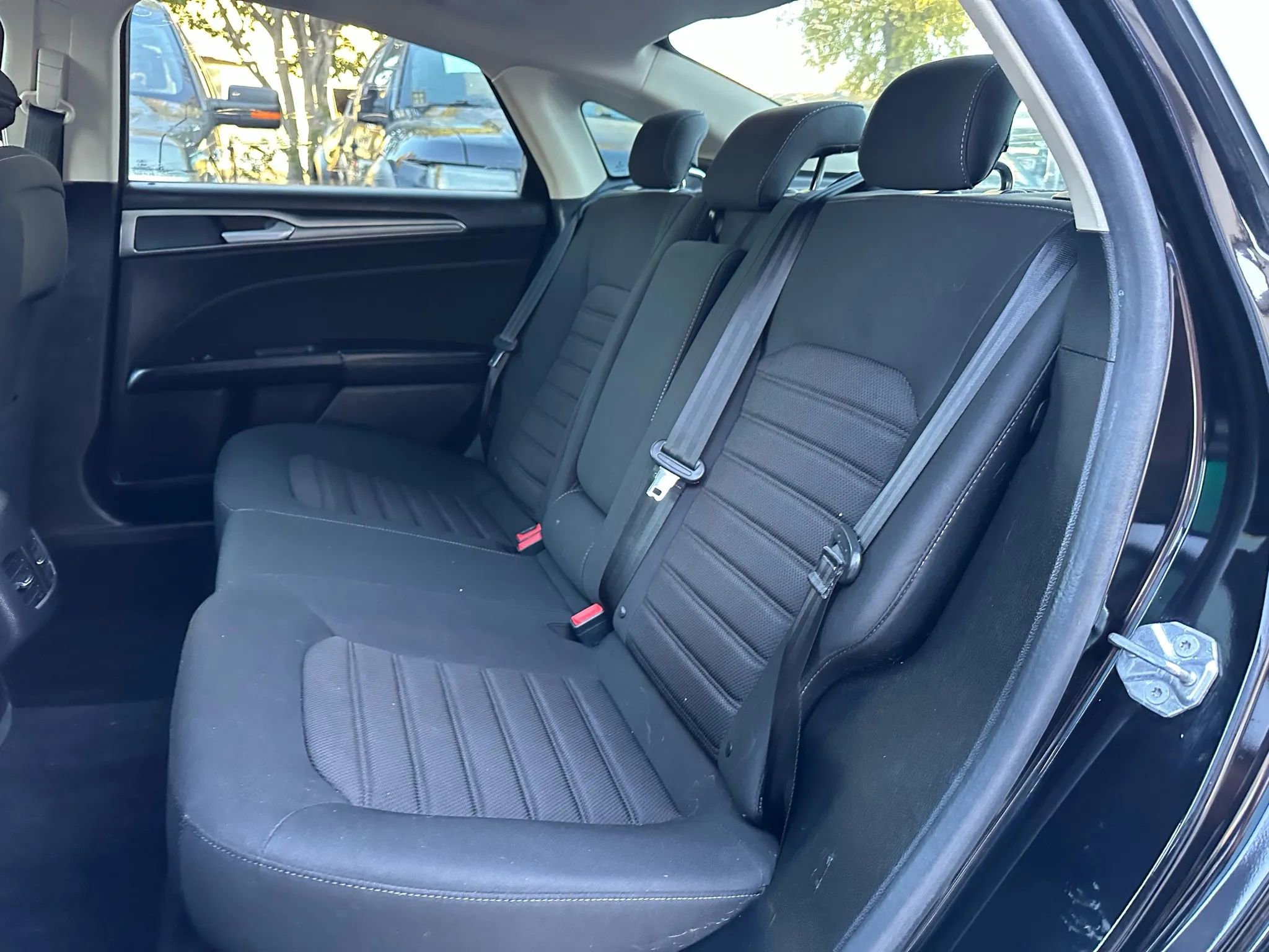 Used 2020 Ford Fusion SE image 18