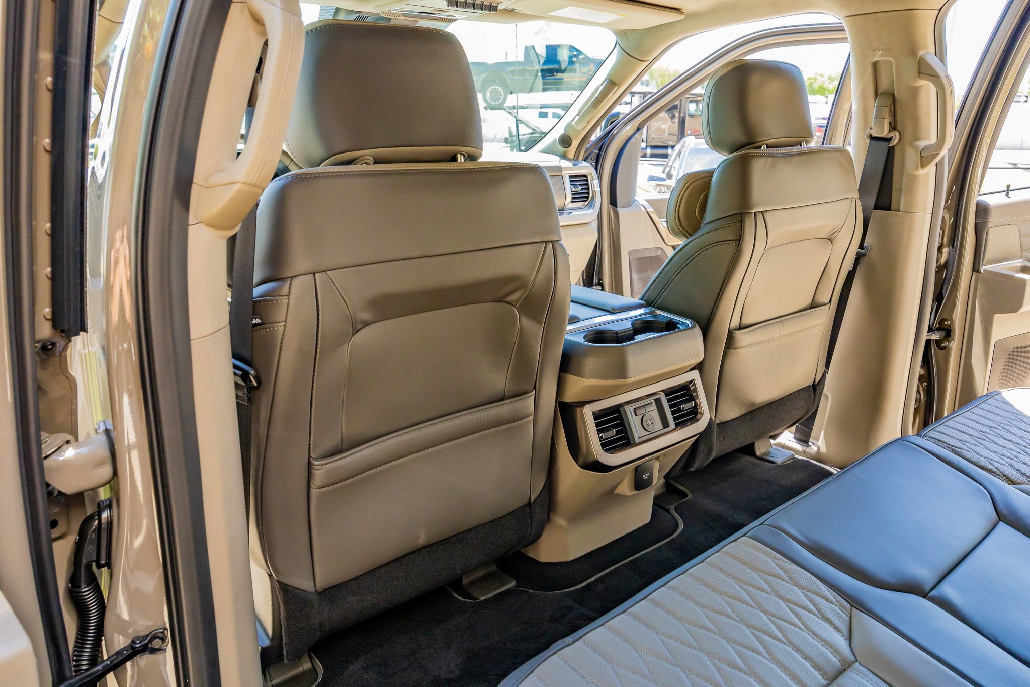 Used 2026 Ford F450 Platinum w/ Platinum Plus Package image 35