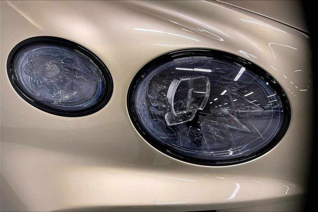 Used 2023 Bentley Bentayga image 30