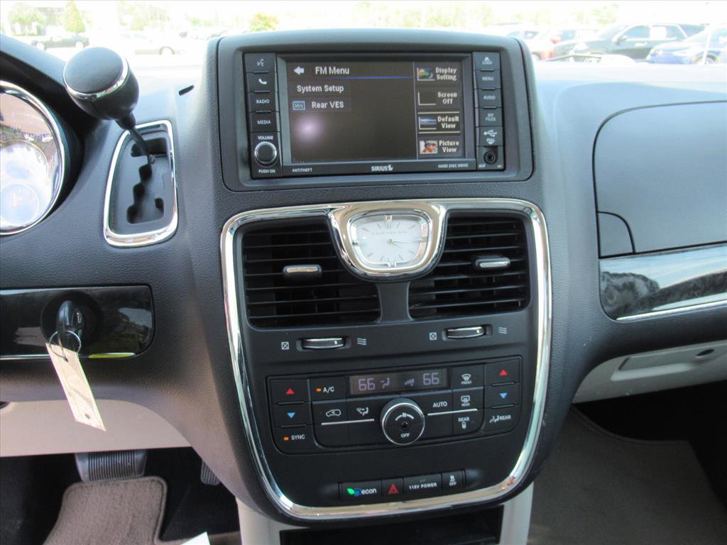Used 2014 Chrysler Town & Country Touring image 23