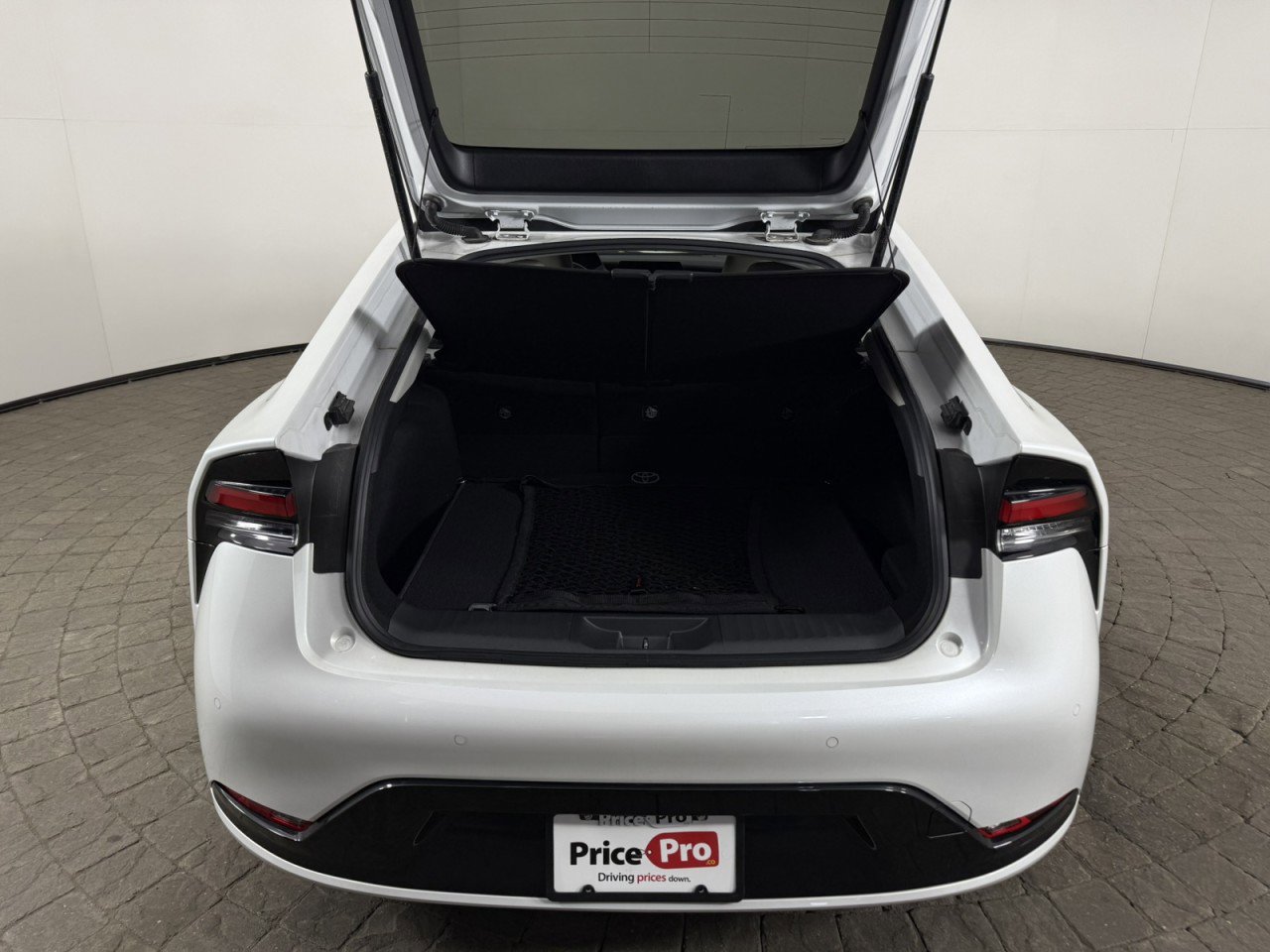 Used 2023 Toyota Prius XLE image 7