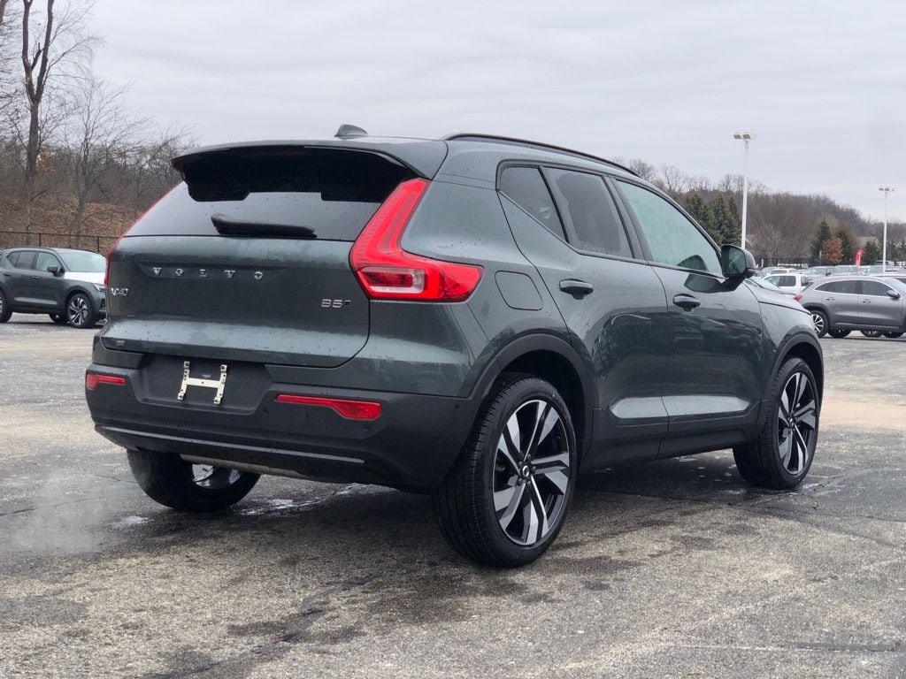 New 2026 Volvo XC40 B5 Plus w/ Protection Package Premier AWD/4WD image 6