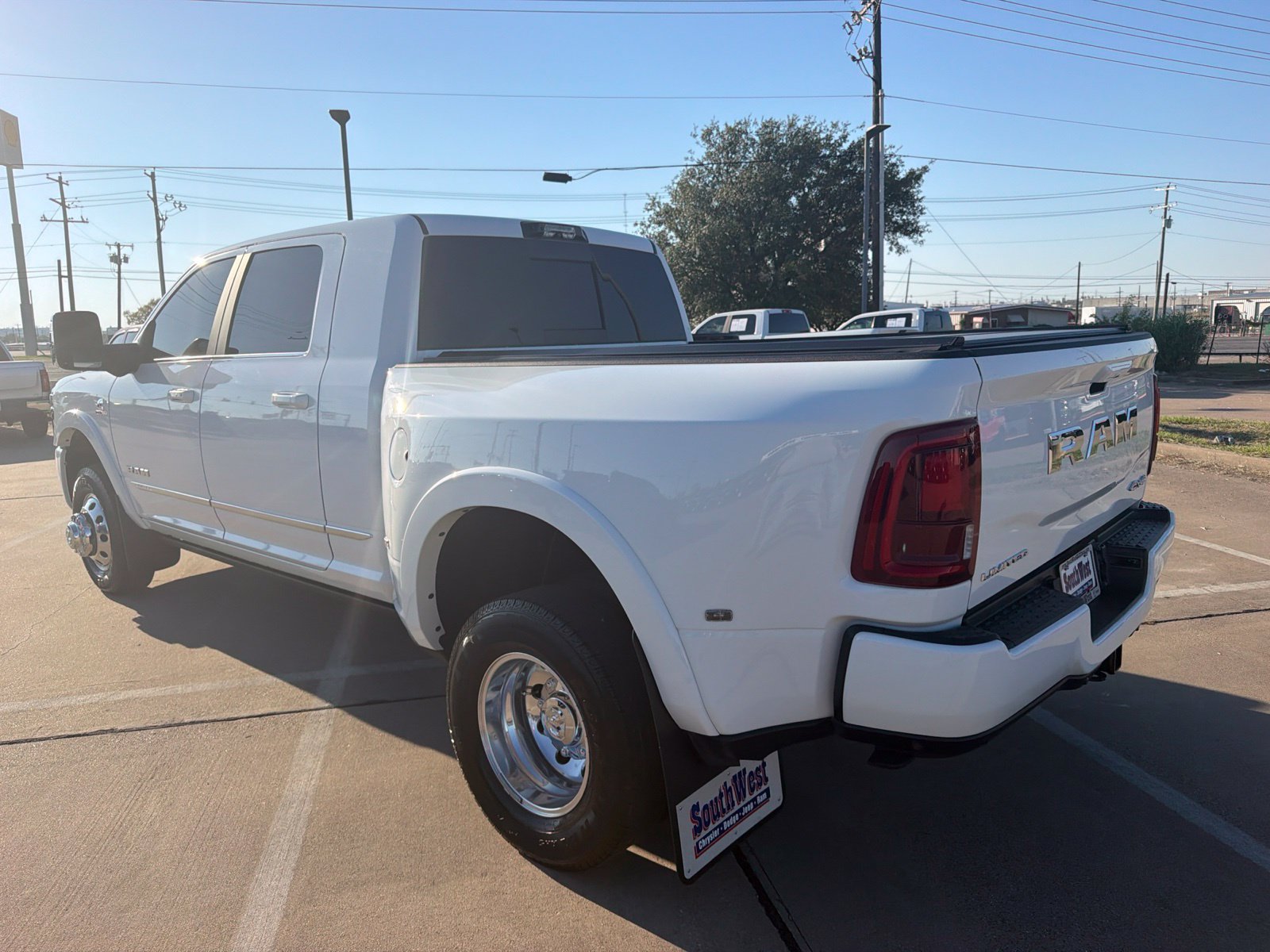 Used 2025 RAM 3500 Limited AWD/4WD image 7