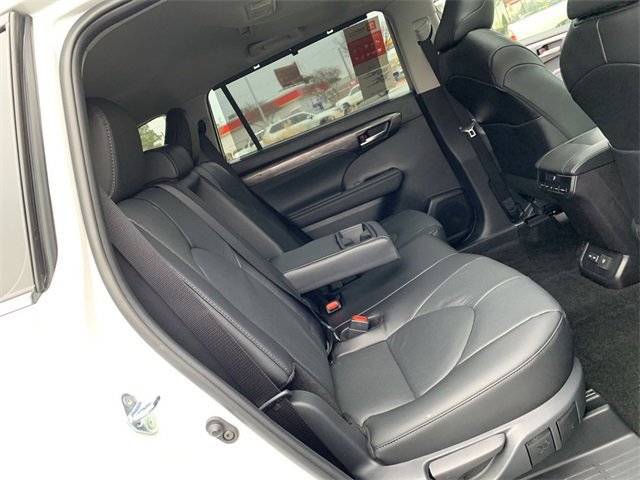New 2026 Toyota Highlander Limited image 12