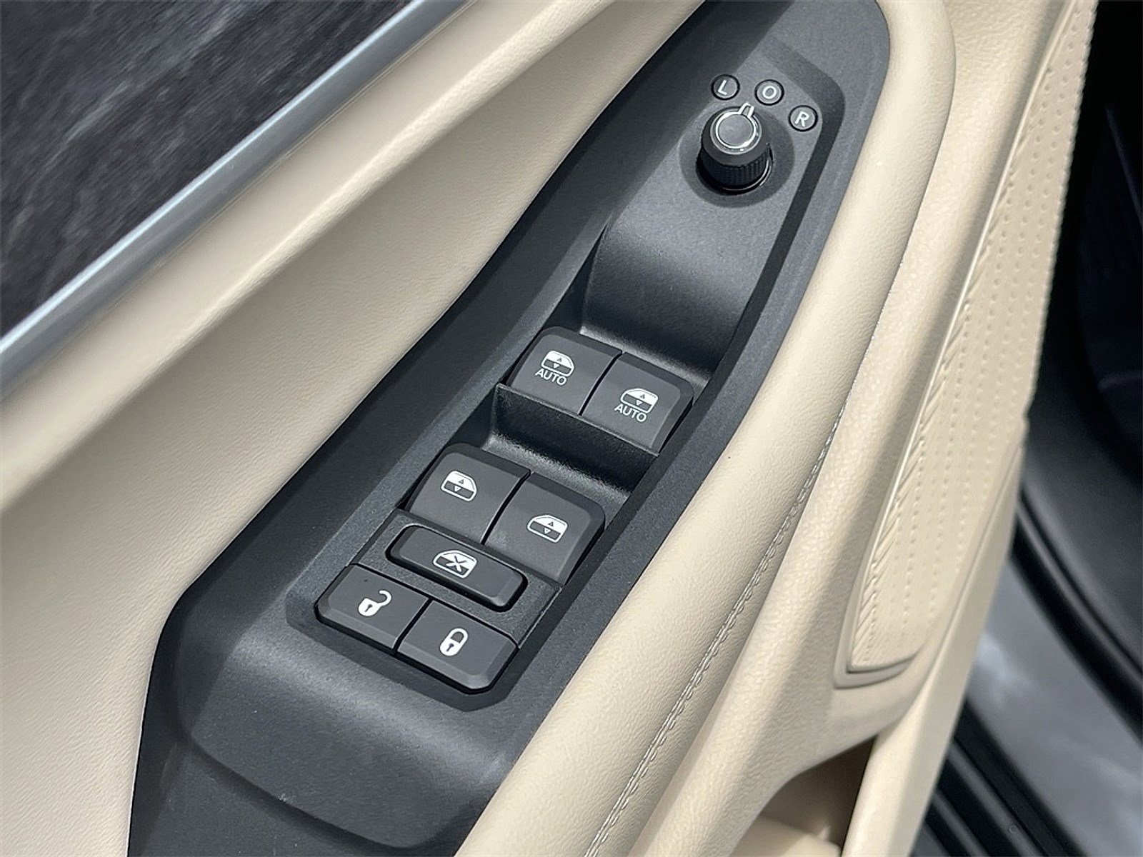 New 2025 Jeep Grand Cherokee Limited w/ Luxury Tech Group II image 21