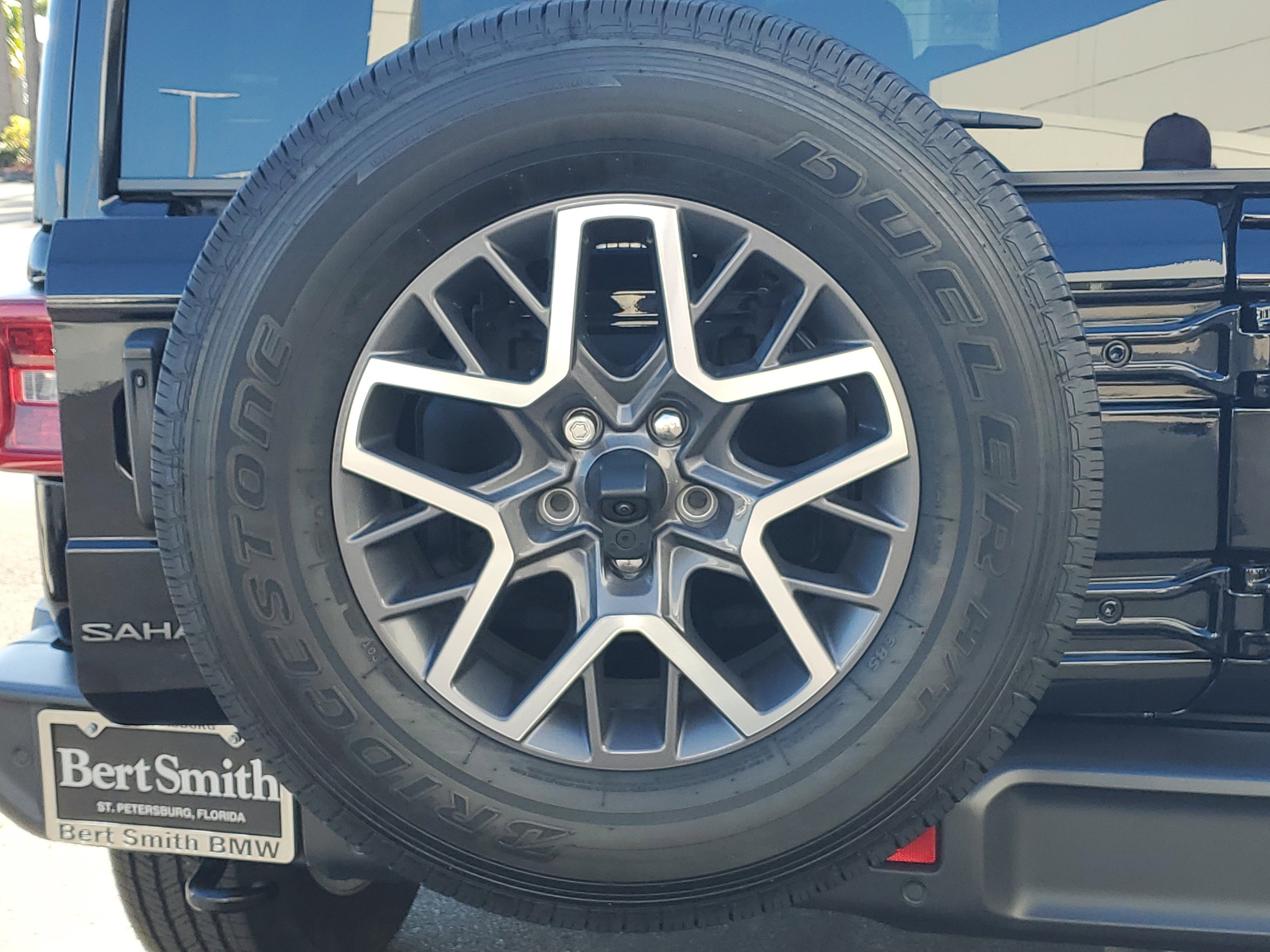 Used 2025 Jeep Wrangler Sahara image 7