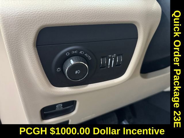 Used 2024 Jeep Grand Cherokee L Limited w/ Luxury Tech Group II image 3