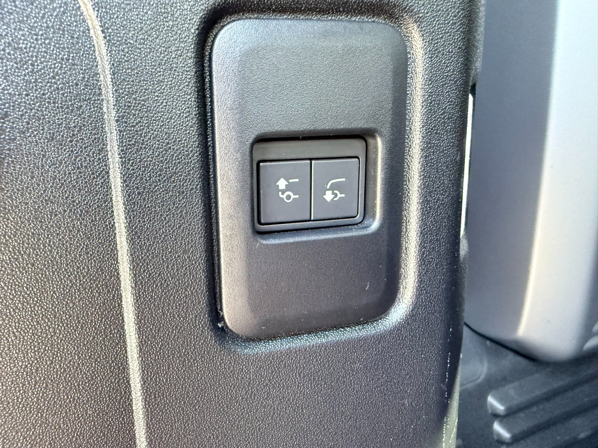 Used 2023 Land Rover Defender 110 AWD/4WD image 53