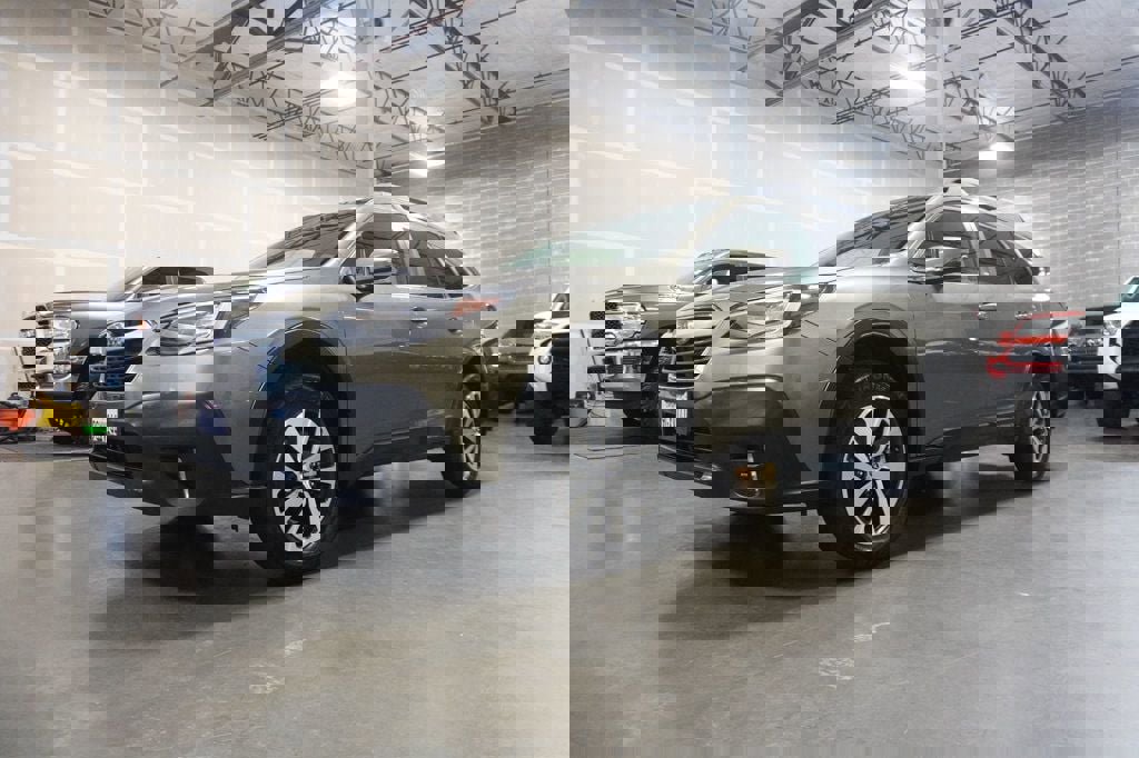 Used 2020 Subaru Outback Premium image 2