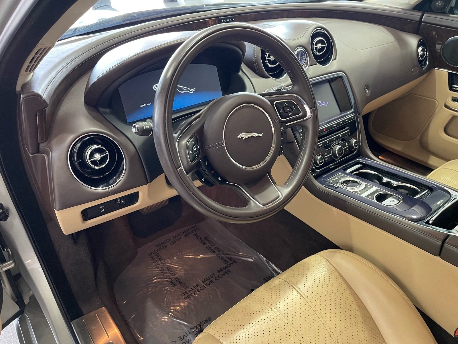 Used 2013 Jaguar XJ RWD image 25
