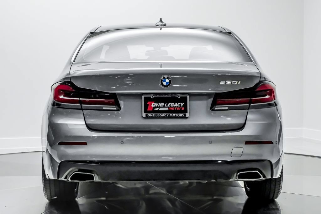 Used 2023 BMW 530i w/ Premium Package RWD image 11