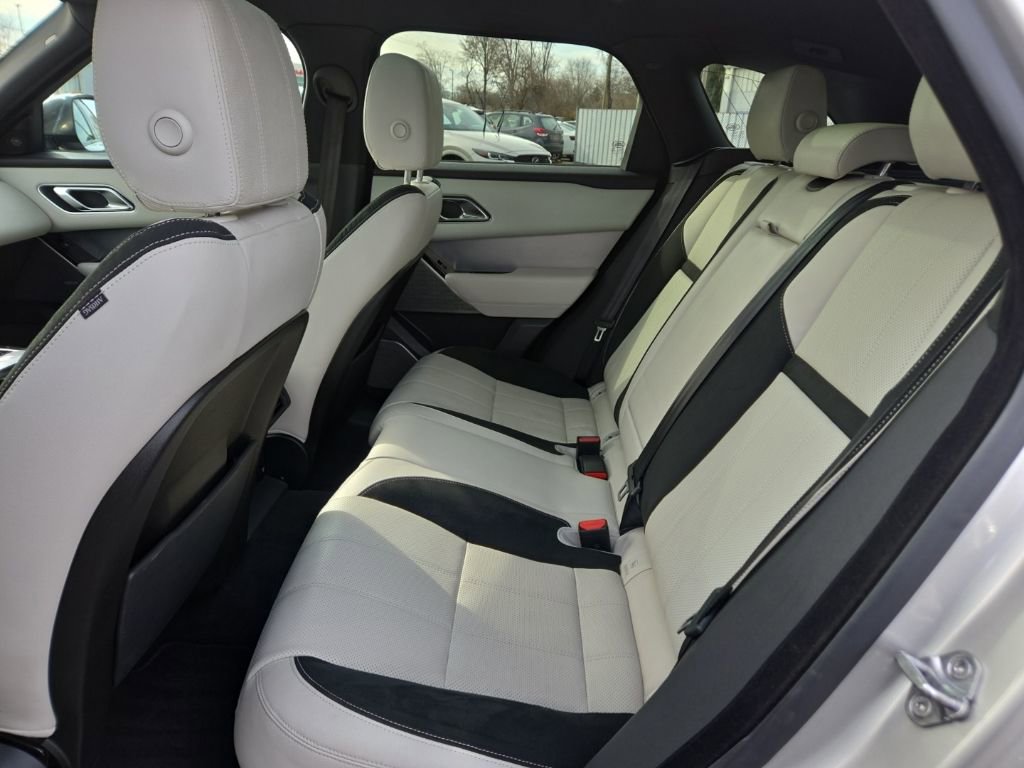 Used 2019 Land Rover Range Rover Velar R-Dynamic SE image 18