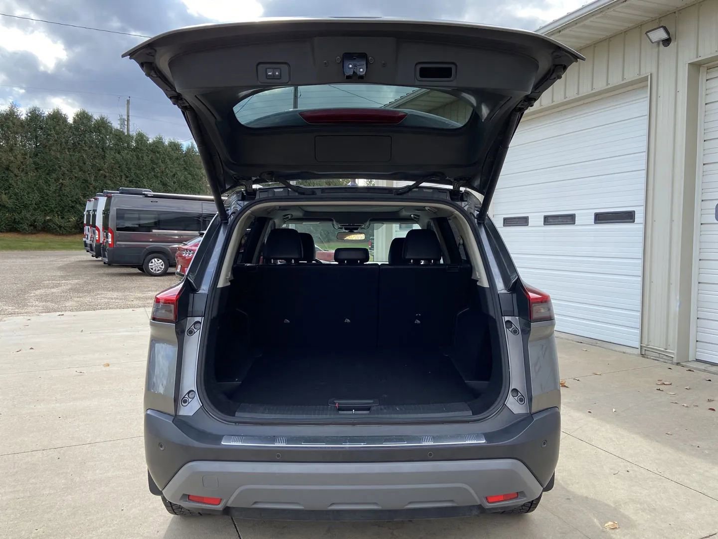 Used 2021 Nissan Rogue SV w/ Premium Package image 24