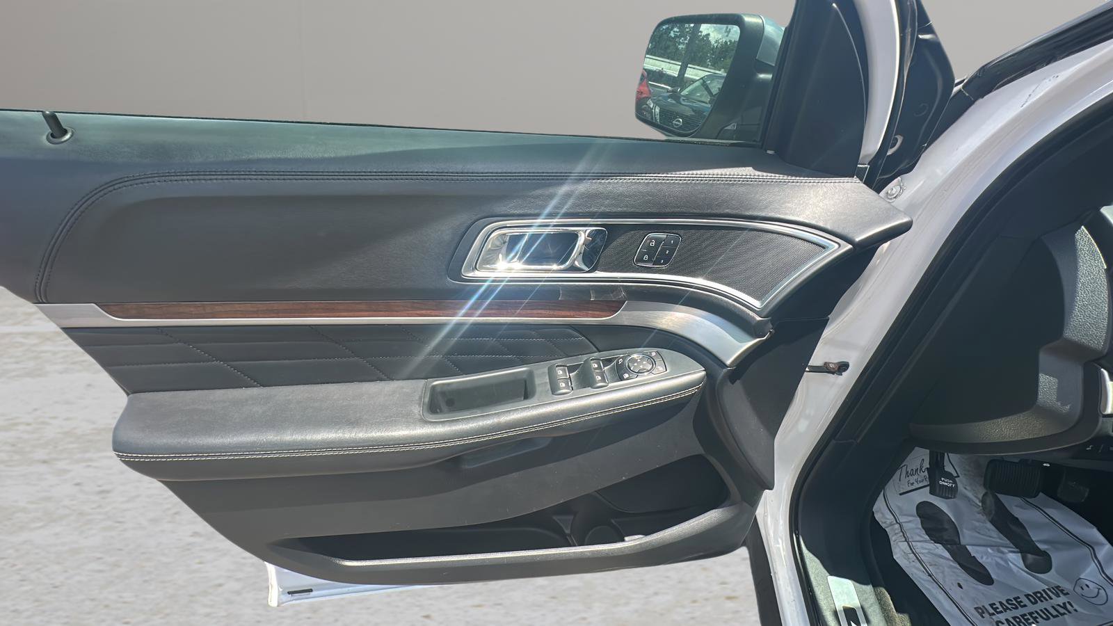 Used 2018 Ford Explorer Platinum AWD/4WD image 18
