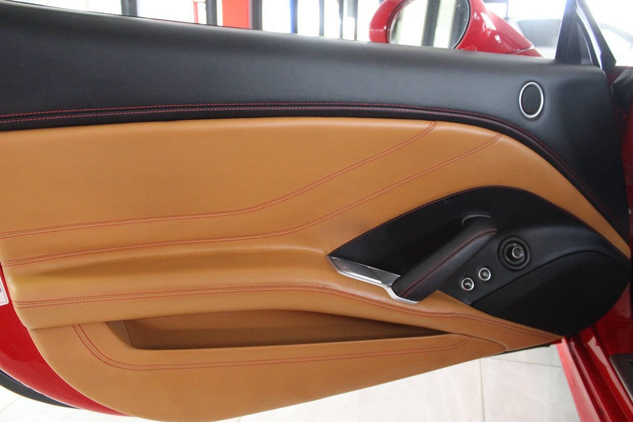 Used 2016 Ferrari California T RWD image 24