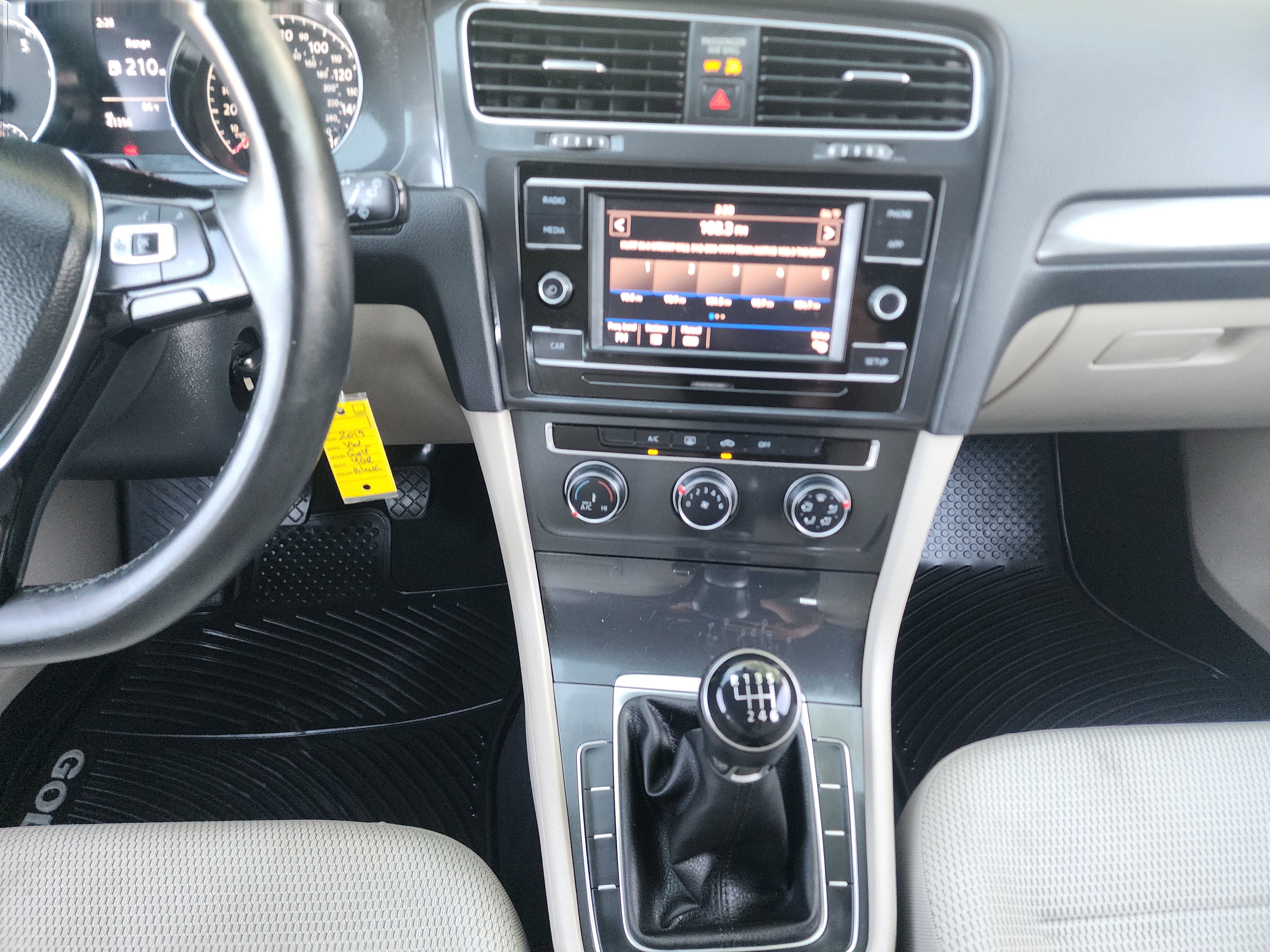 Used 2019 Volkswagen Golf S image 34