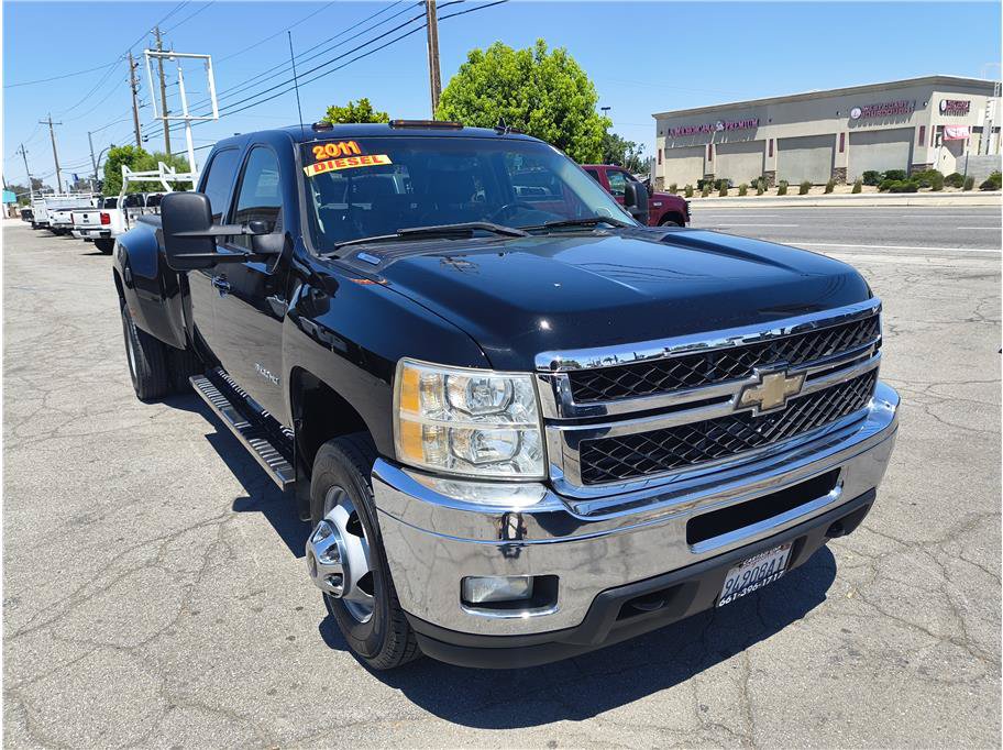 Used 2011 Chevrolet Silverado 3500 LTZ w/ LTZ Plus Package AWD/4WD image 2