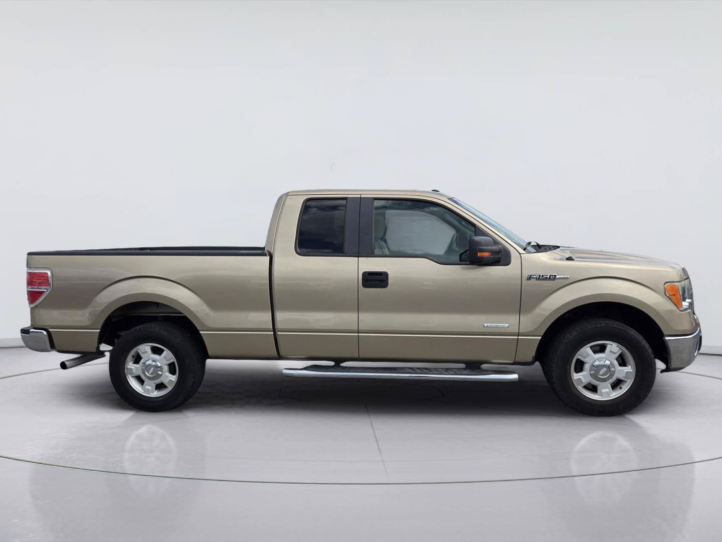 Used 2013 Ford F150 XLT w/ Mid Equipment Group RWD image 4