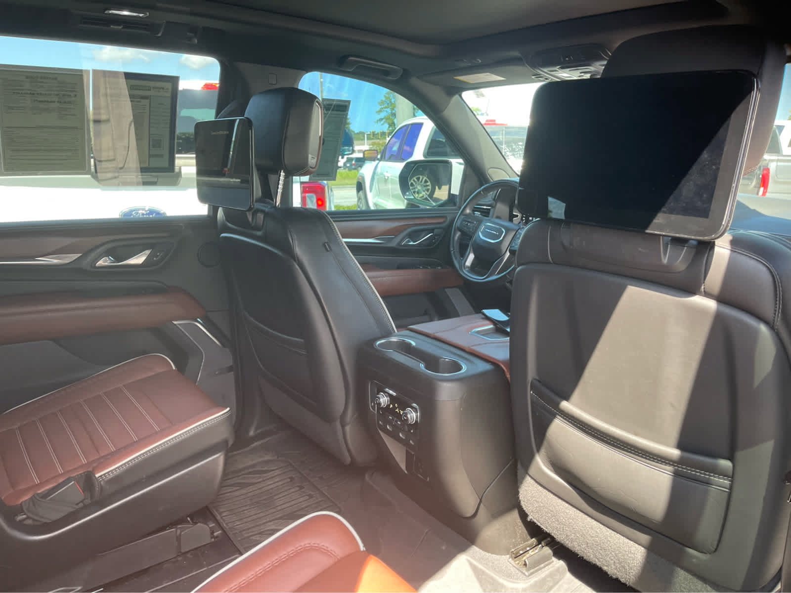 Used 2023 GMC Yukon Denali Ultimate AWD/4WD image 27