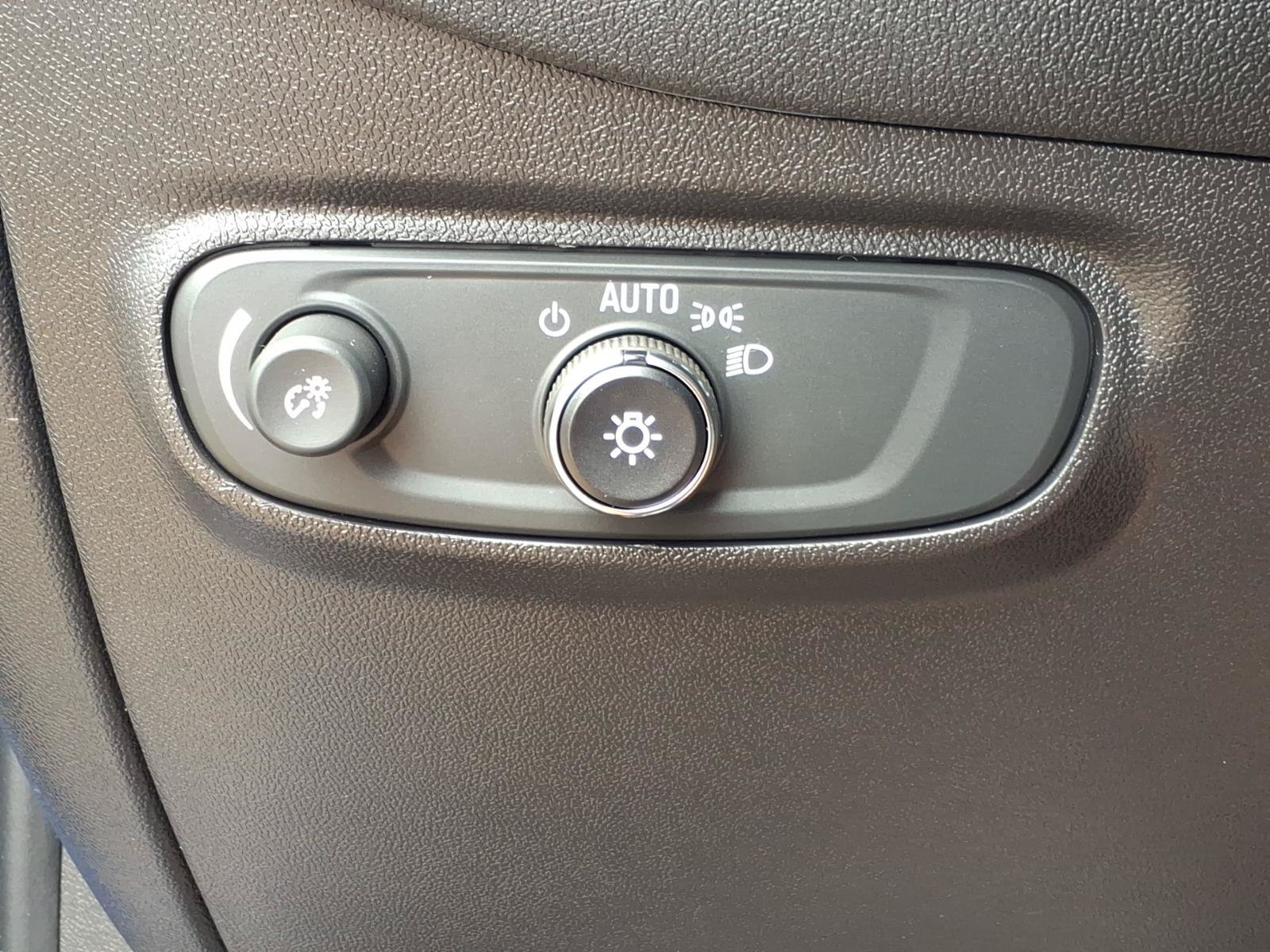 Used 2024 Chevrolet Equinox LT AWD/4WD image 16
