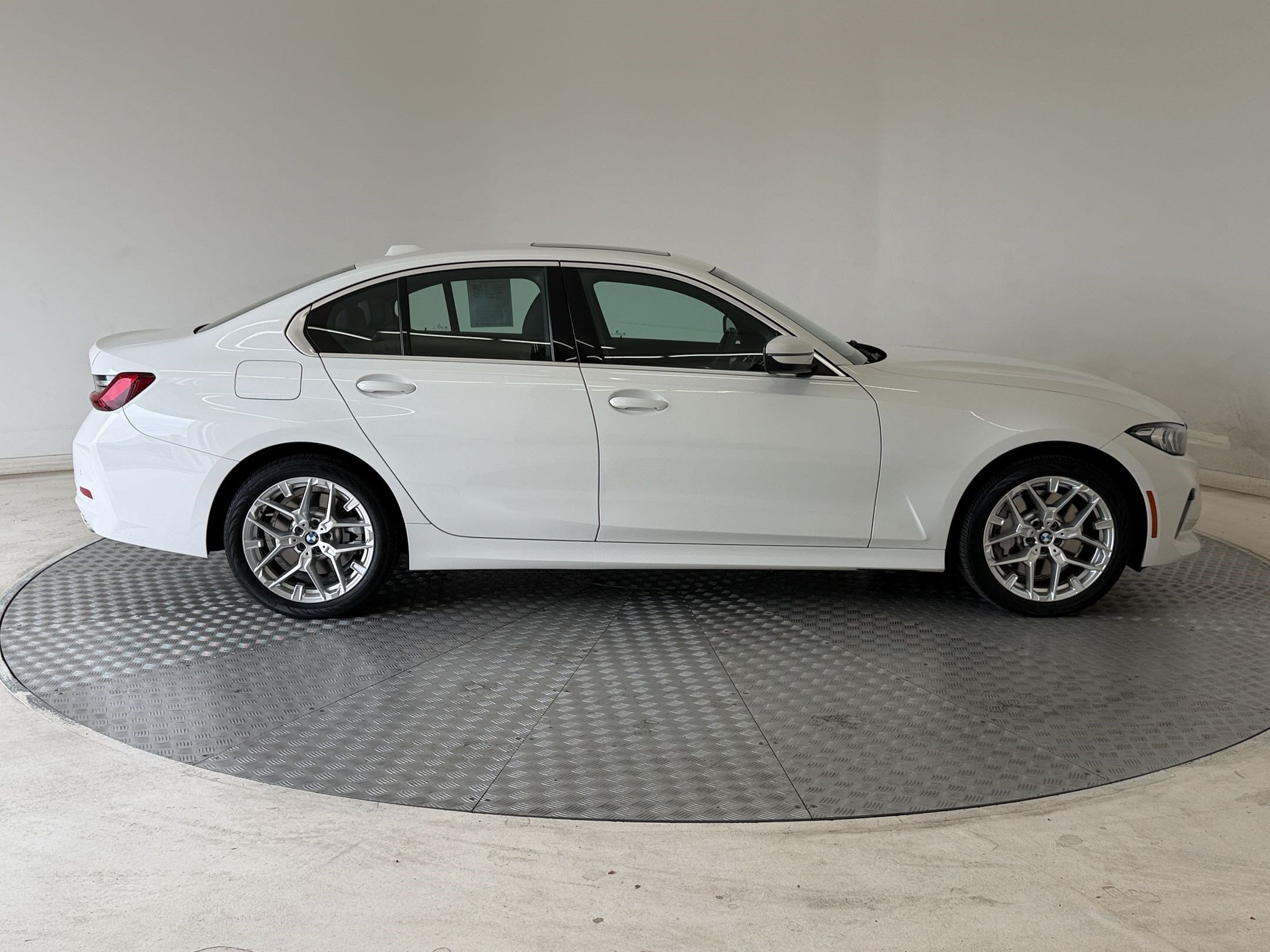 Used 2026 BMW 330i xDrive Sedan AWD/4WD image 8