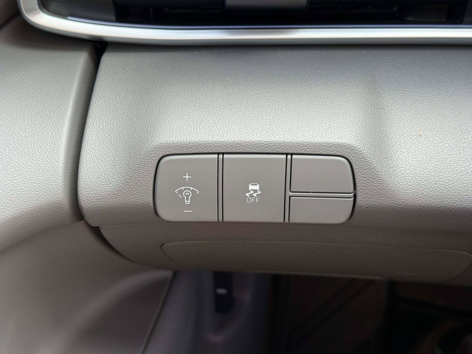 Used 2024 Hyundai Elantra SEL w/ Convenience Package FWD image 23